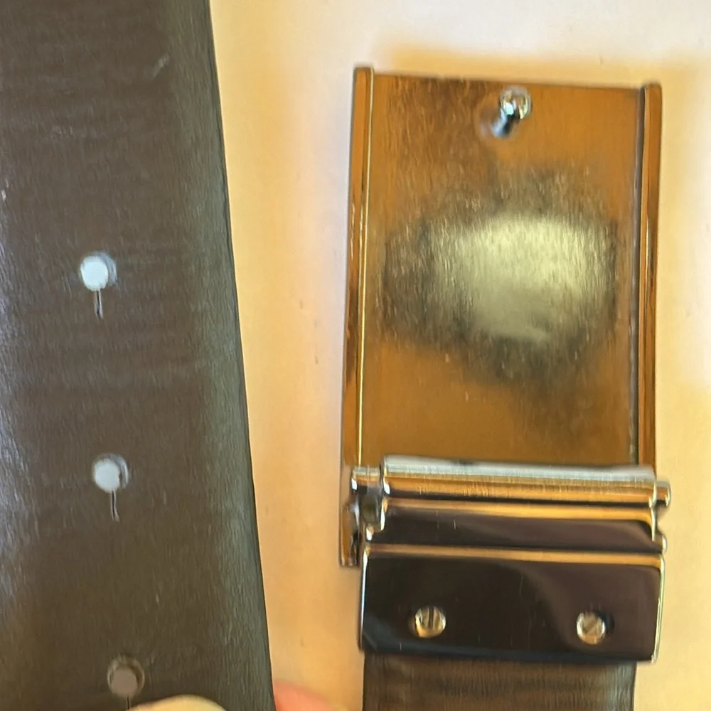 Black leather belt with pewter toned belt buckle. Black. Size 42.